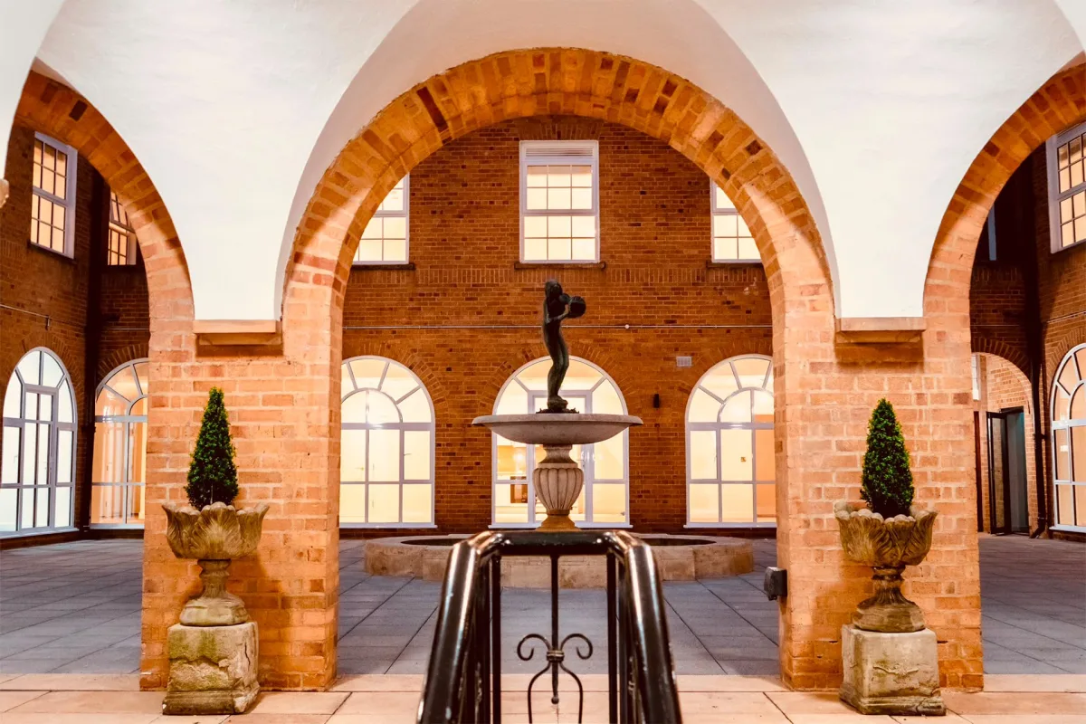 Fountain Court, residents' amenities (3/8)