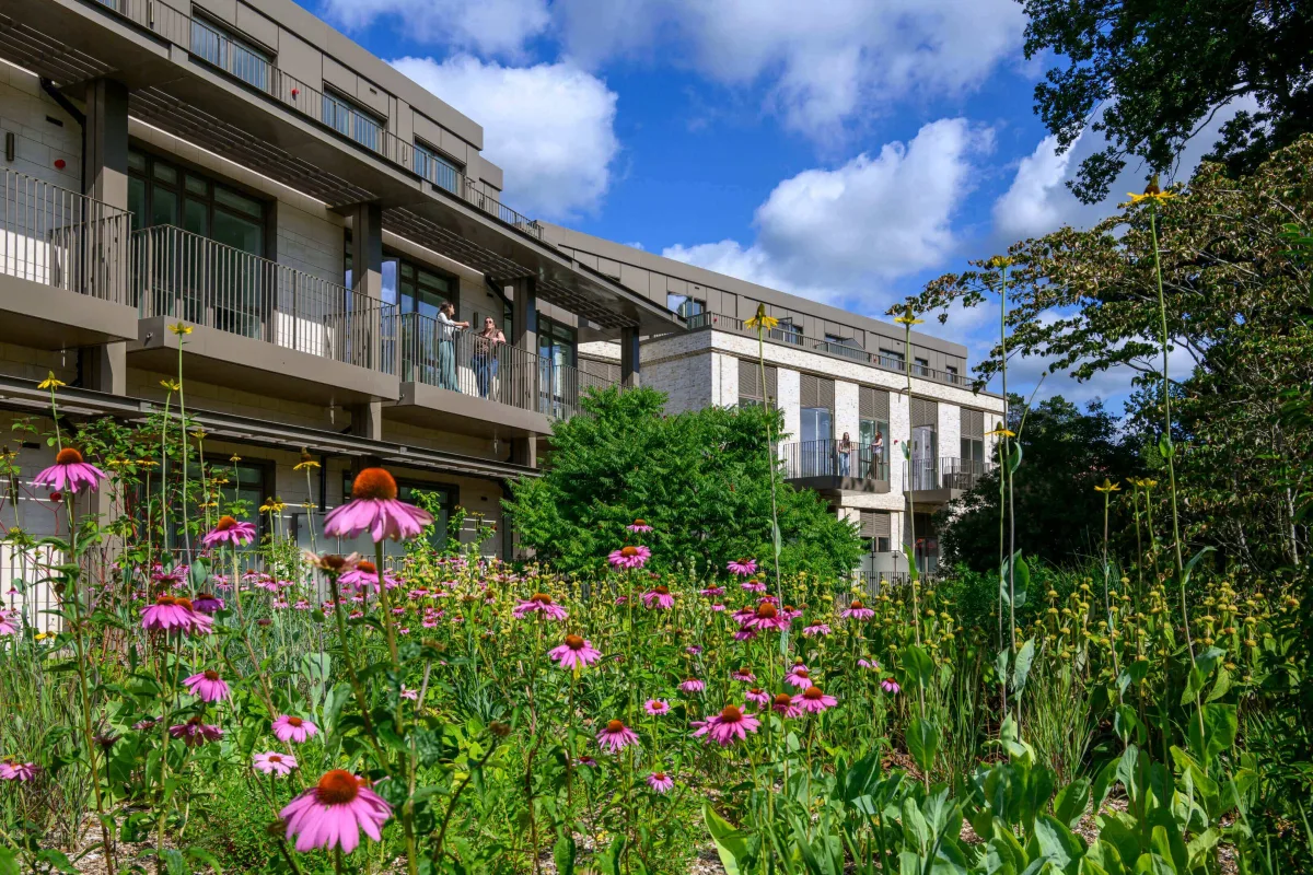 Oakhill, exterior (2/6)