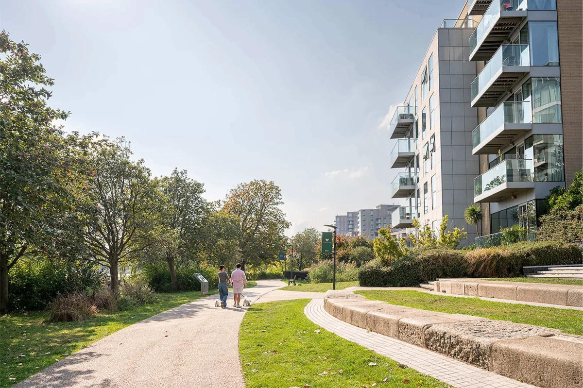 Woodberry Down, exterior (3/6)